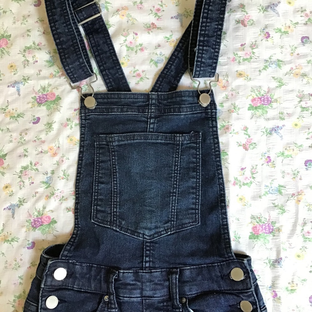 Adorable H&M Divided stretch denim overalls size 4
